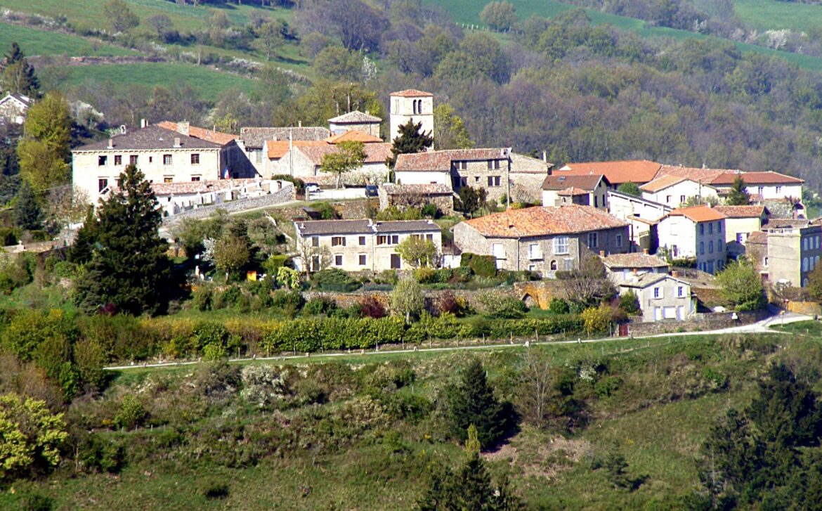 Riverie : La "Petite cité de caractère" fait peau neuve