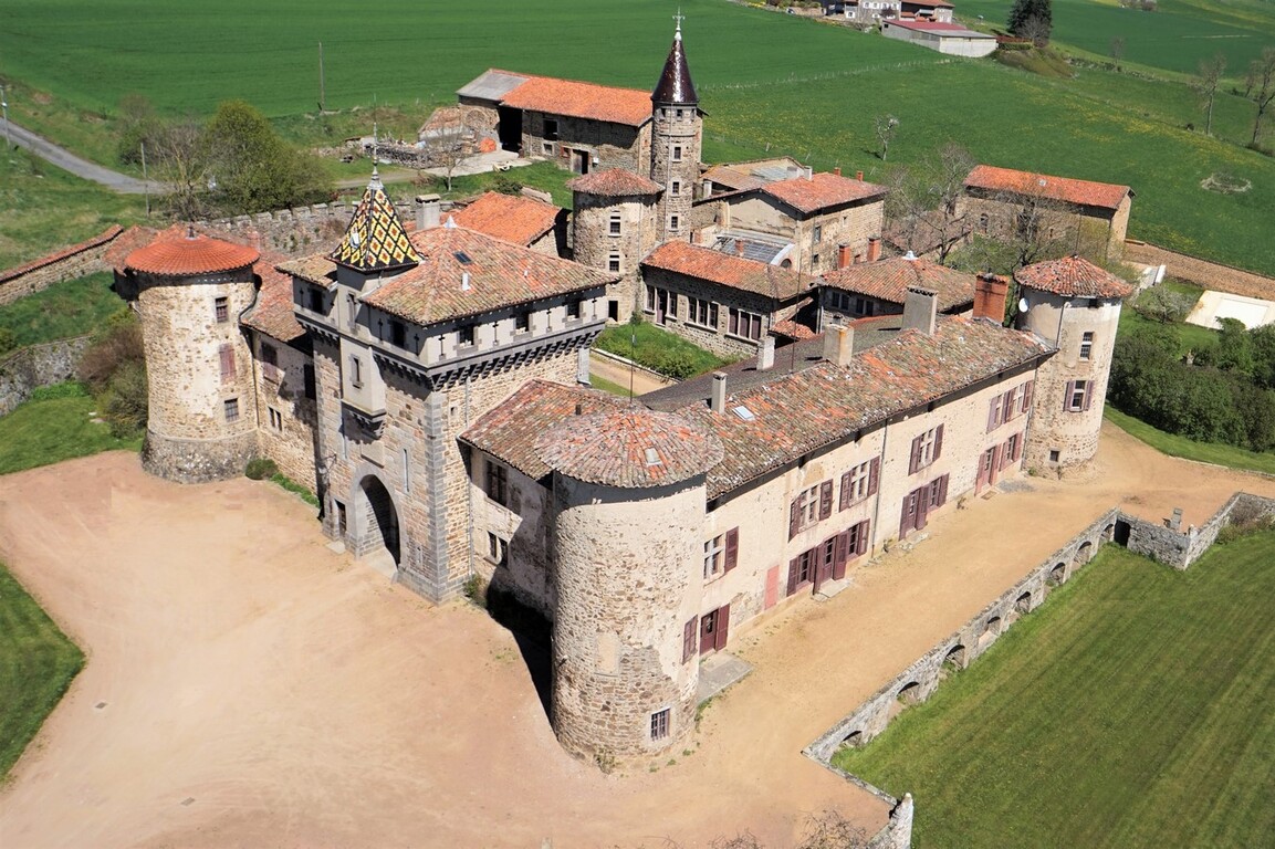 Que faire dans les Monts en août : Explorez le Château de Saconay