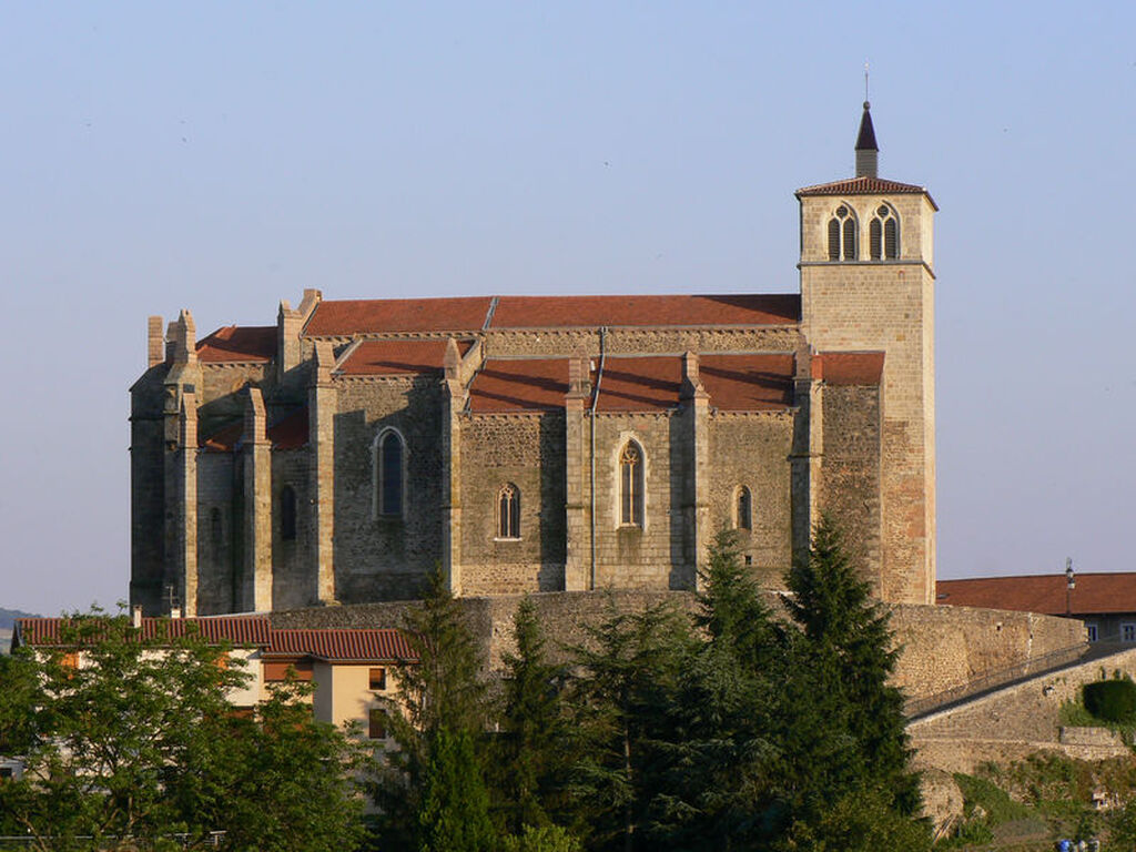 Que faire dans les Monts en août : l'Église Collégiale de Saint Symphorien sur Coise