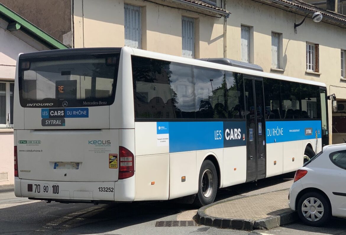 Nouveauté sur la ligne 2Ex des Cars du Rhône : Des bornes d'information en temps réel