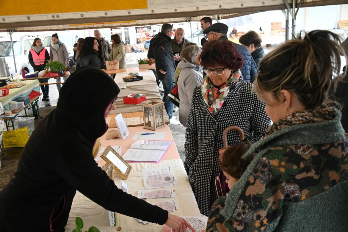 Premier marché artisanal de l'APEL Raoul Follereau à Chazelles-sur-Lyon : un succès malgré la pluie