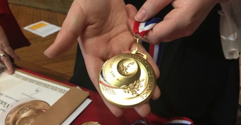 Des apprenties mode du Campus des Monts du Lyonnais au sommet ! 1 La médaille d'or des Meilleurs Apprentis de France