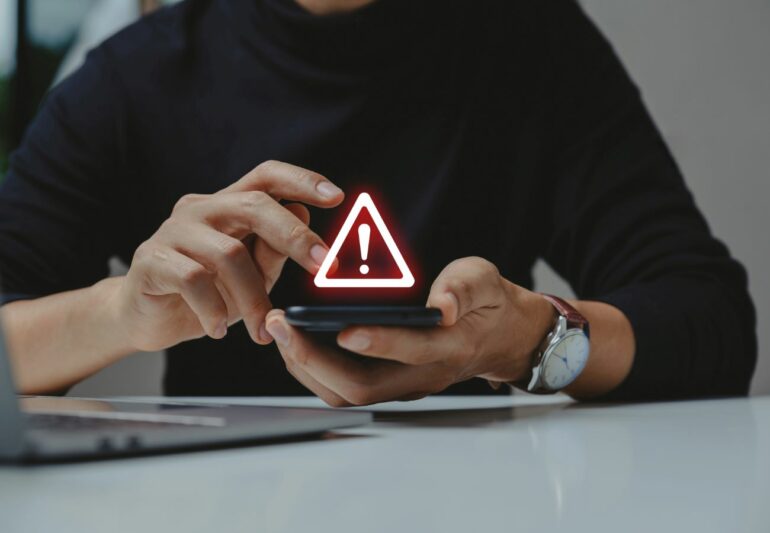 Arnaque aux faux conseillers bancaires : les gendarmes de L'Arbresle démantelent un vaste réseau 1 Arnaque aux faux conseillers bancaires