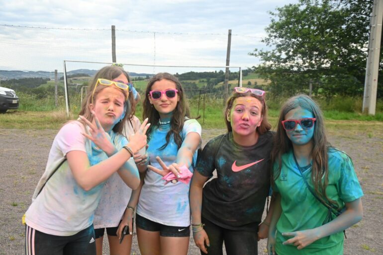 Un samedi haut en couleurs à Chevrières pour la 2e édition de la Chevri’Color 2 La 2e édition de la Chevri’Color à Chevrières - © Quentin Merle