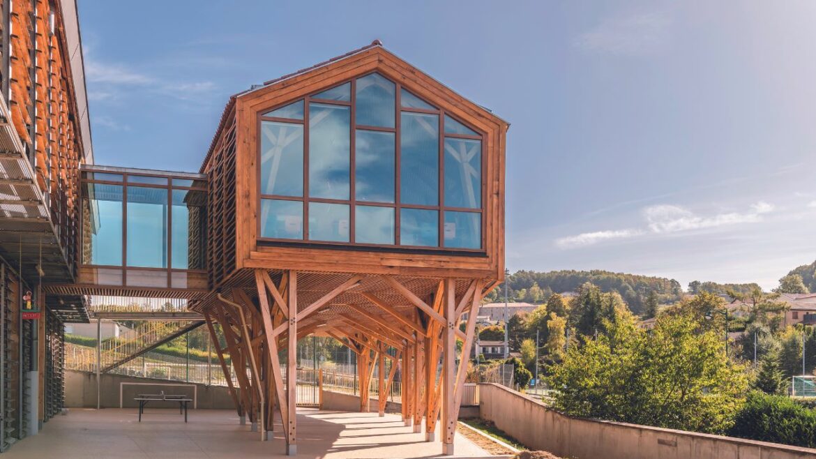 Deux communes des Monts du Lyonnais lauréates du Prix Régional de la Construction bois 2024