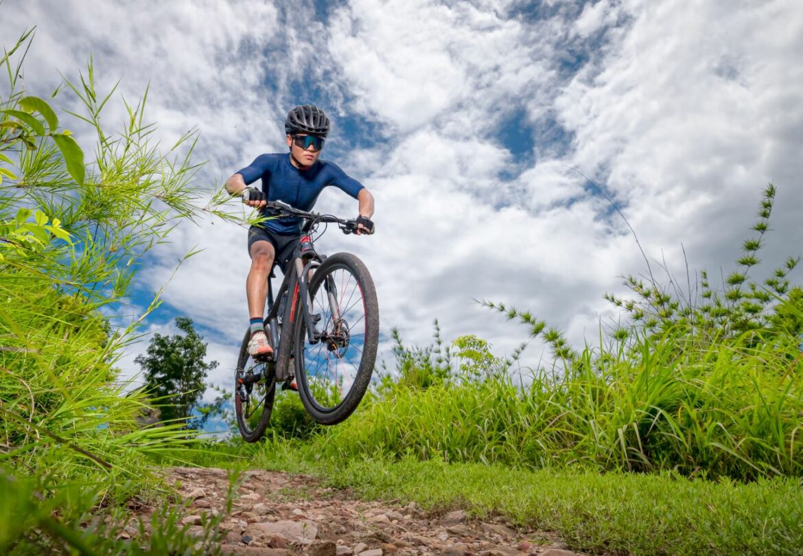 Partez explorer les Monts du Lyonnais en VTT pour vous aerer lesprit cet ete