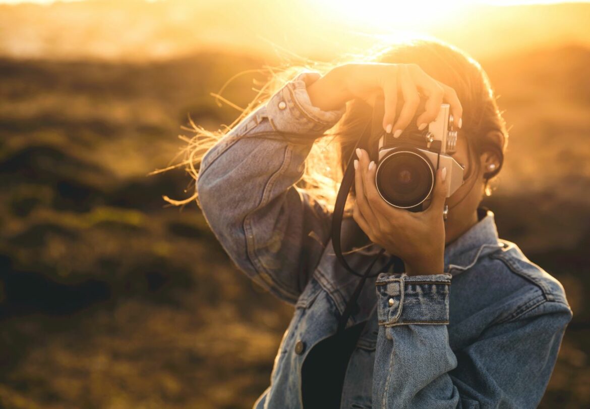 Concours photo : valorisez les portes et enseignes des Monts du Lyonnais
