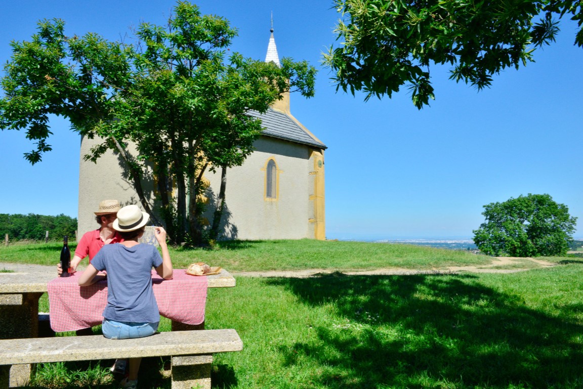 Dans le Pays de L'Arbresle, on allie randonnée et gourmandise ; découvrez le concept original de l'Office de tourisme