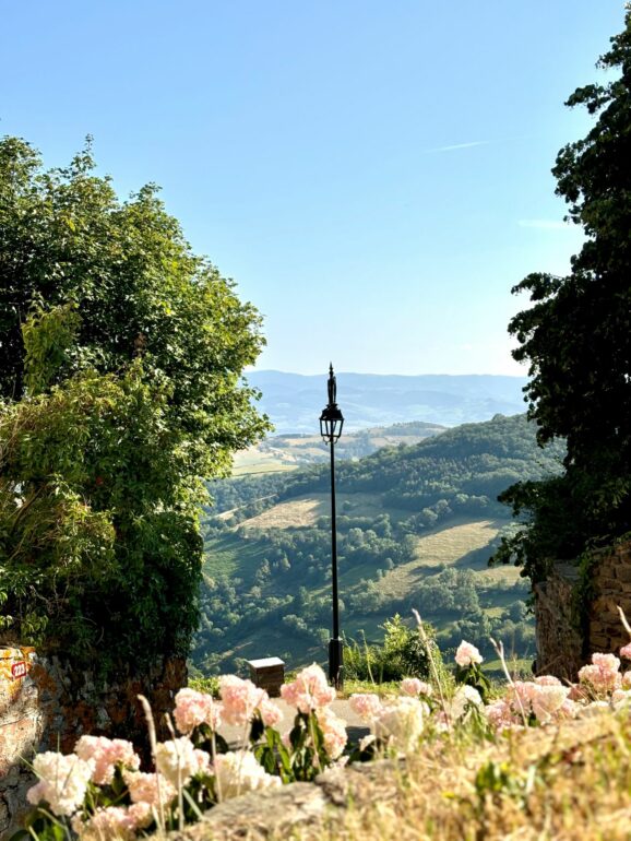Notre sélection des 5 lieux instagrammables dans les Monts du Lyonnais 2 Vue depuis le village de Riverie - © Pauline Michaud