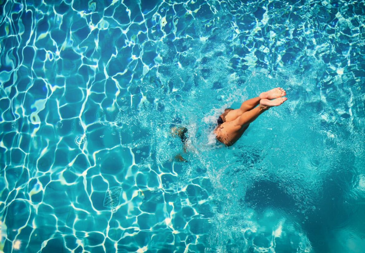 Que faire dans les Monts cet été ? Se rafraîchir au centre aquatique de Mornant