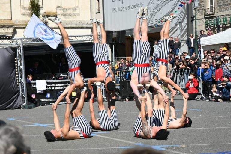 Saint-Héand en fête : une journée réussie sous le soleil 1 Le clou du spectacle : les sapeurs-pompiers en action - © Quentin Merle
