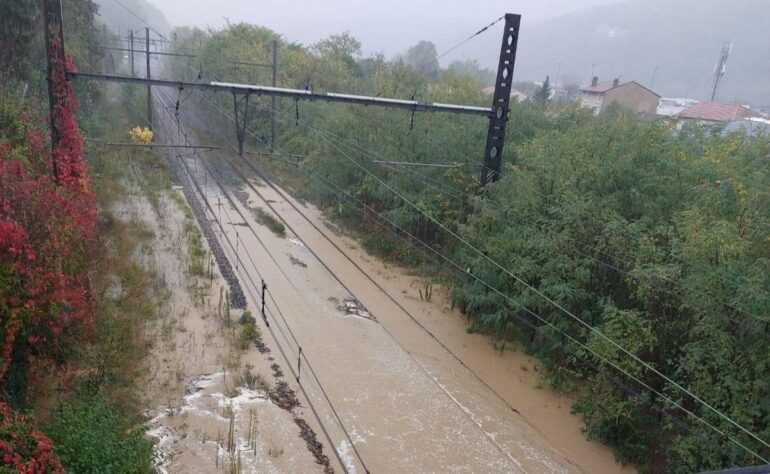 Intempéries : la Loire et le Rhône en vigilance rouge, l'A47 coupée et des évacuations en cours 3 Intempéries : vigilance rouge dans la Loire et le Rhône