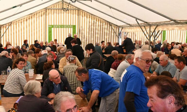 La fête du poulet fait recette à Essertines-en-Donzy - © Quentin Merle