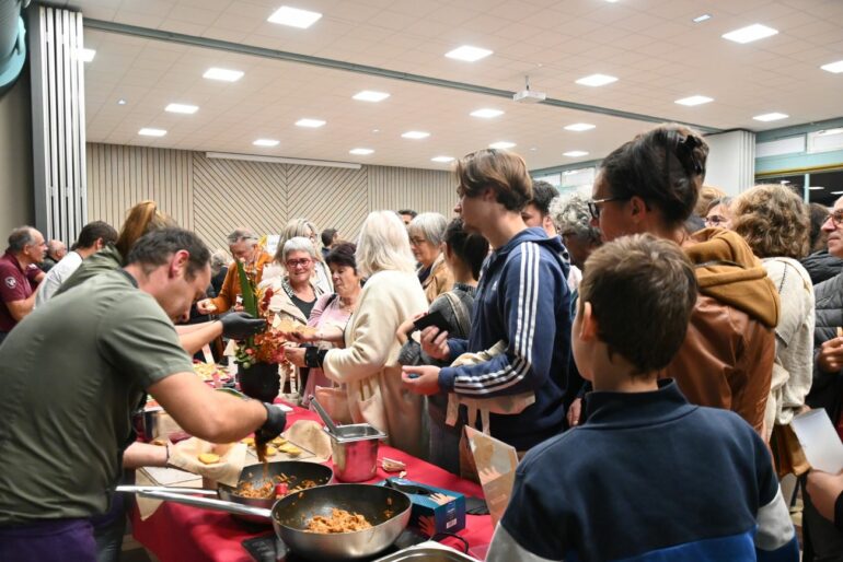 Le Cocktail des Chefs et des Producteurs fait salle comble à Saint-Martin-en-Haut - © Quentin Merle