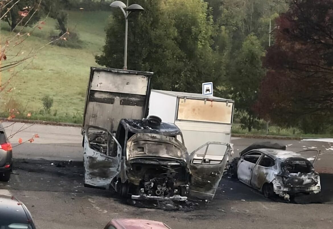 Incendie de véhicules à Saint-Maurice-sur-Dargoire : le village sous le choc - Photo provenant du groupe Facebook Tu es de Chabanière si...