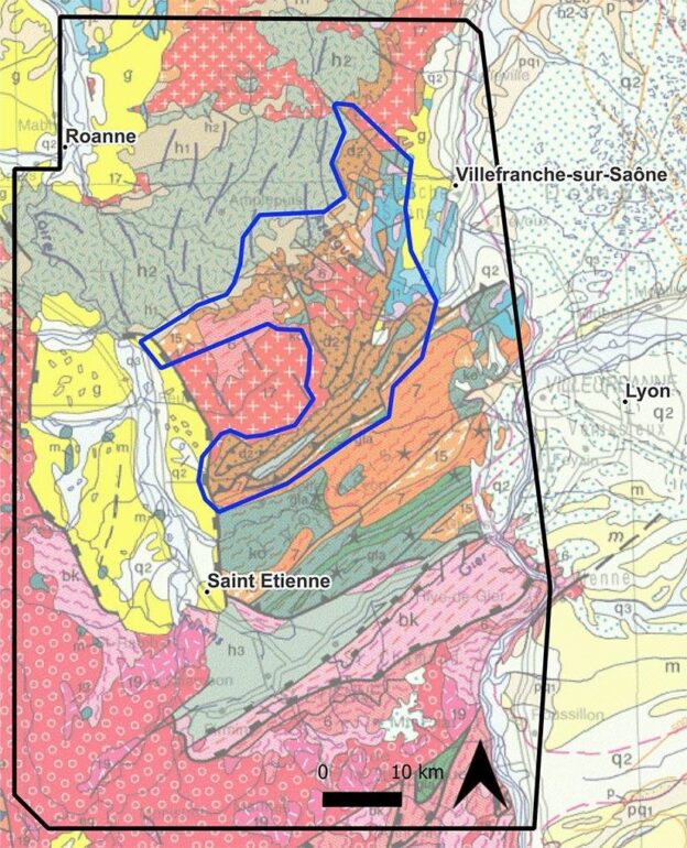 Un mystérieux hélicoptère dans les Monts du Lyonnais : on vous dit tout sur cette mission scientifique 1 Emprises des campagnes aérogéophysiques en magnétisme / spectrométrie gamma (noir) et électromagnétisme / magnétisme (en bleu) dans les Monts du Lyonnais - © BRGM