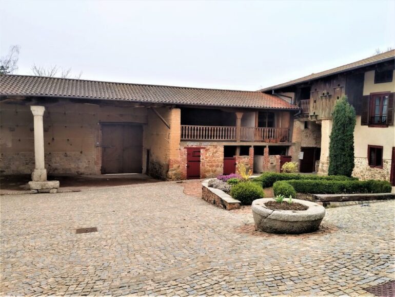 Venez découvrir l’architecture paysanne de la ferme Seigne à Panissières 1 Venez découvrir l’architecture paysanne de la ferme Seigne à Panissières