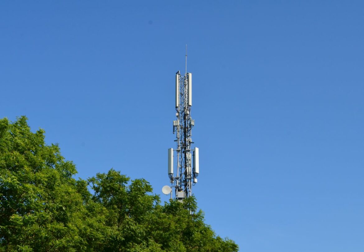 Orliénas : les habitants se mobilisent contre une antenne-relais Free