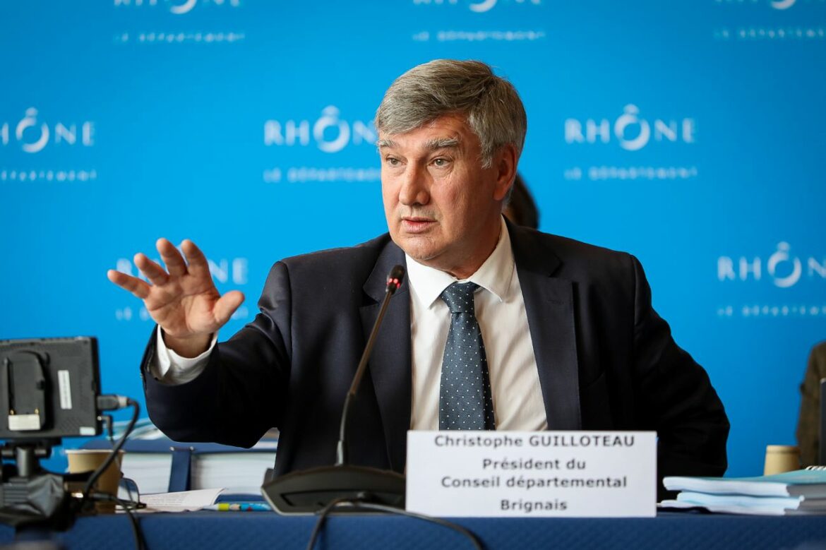 Le Département du Rhône dément toute suspension du RSA