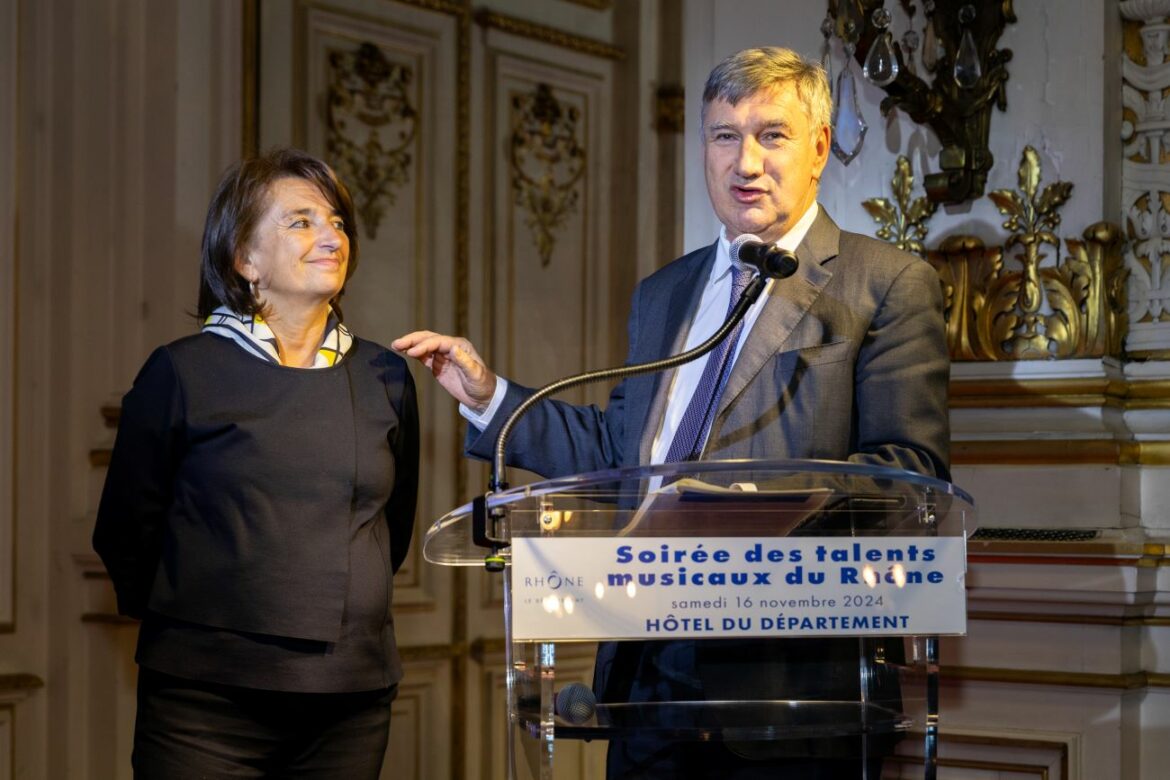 Les écoles de musique des Monts du Lyonnais à l'honneur lors de la soirée des talents musicaux du Rhône 3 La cérémonie s'est déroulée en présence de Christophe Guilloteau, Président du Département du Rhône, et de Martine Publié, Vice-Présidente en charge de la Culture, du tourisme, de l'attractivité et de la vie associative - © Julien Bourreau CD69