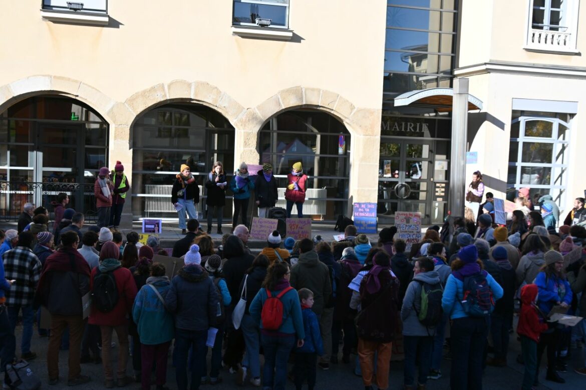 Saint-Symphorien-sur-Coise : une centaine de personnes mobilisées contre les violences faites aux femmes