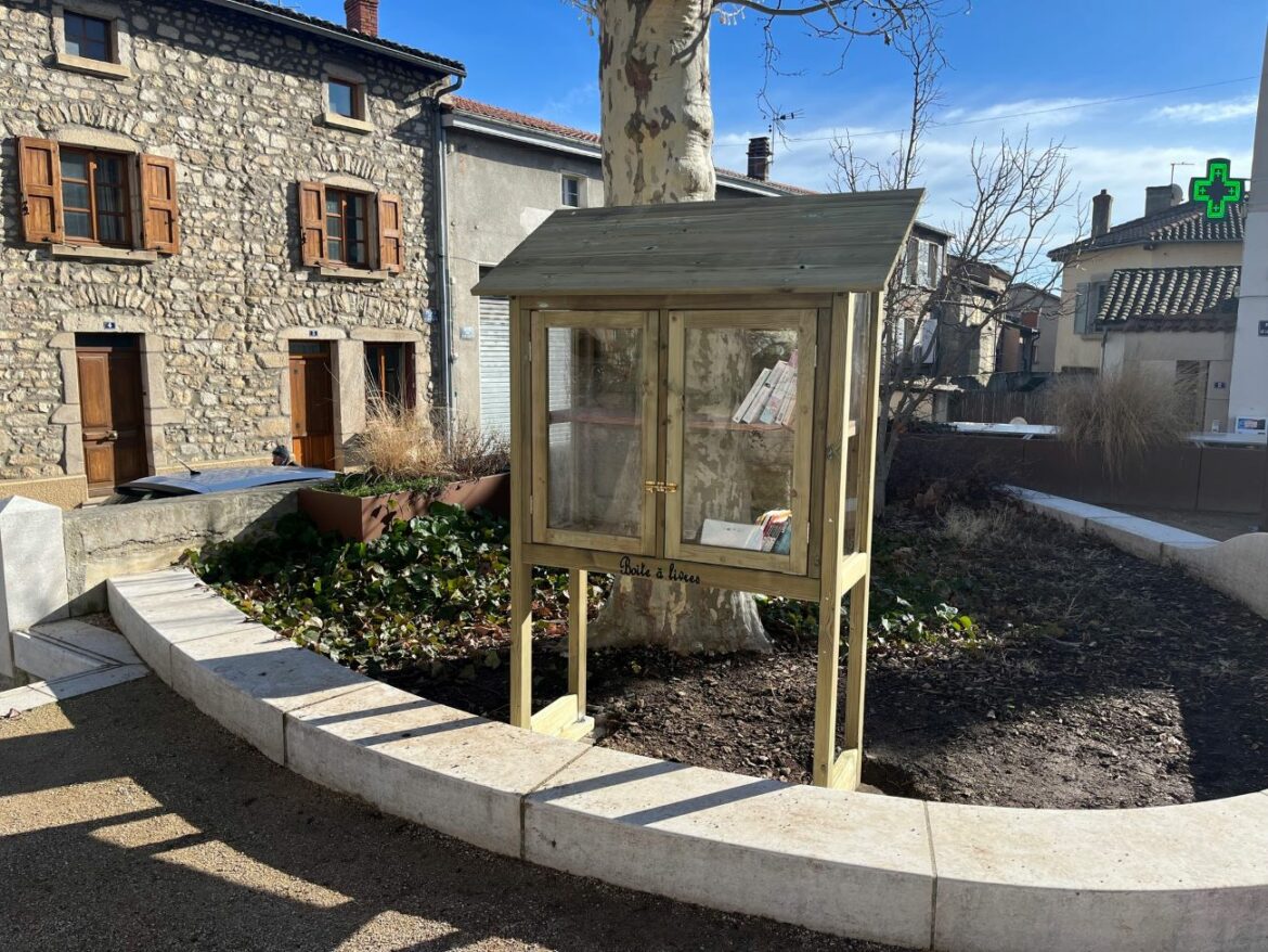 Mornant : deux nouvelles boîtes à livres pour encourager le partage de lecture