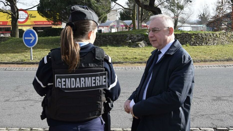 Vendredi 21 février, le sous-préfet de Montbrison, Géraud d’Humières, a par exemple participé à des opérations ciblées de contrôle des flux pour entraver les cambriolages. © Préfecture de la Loire