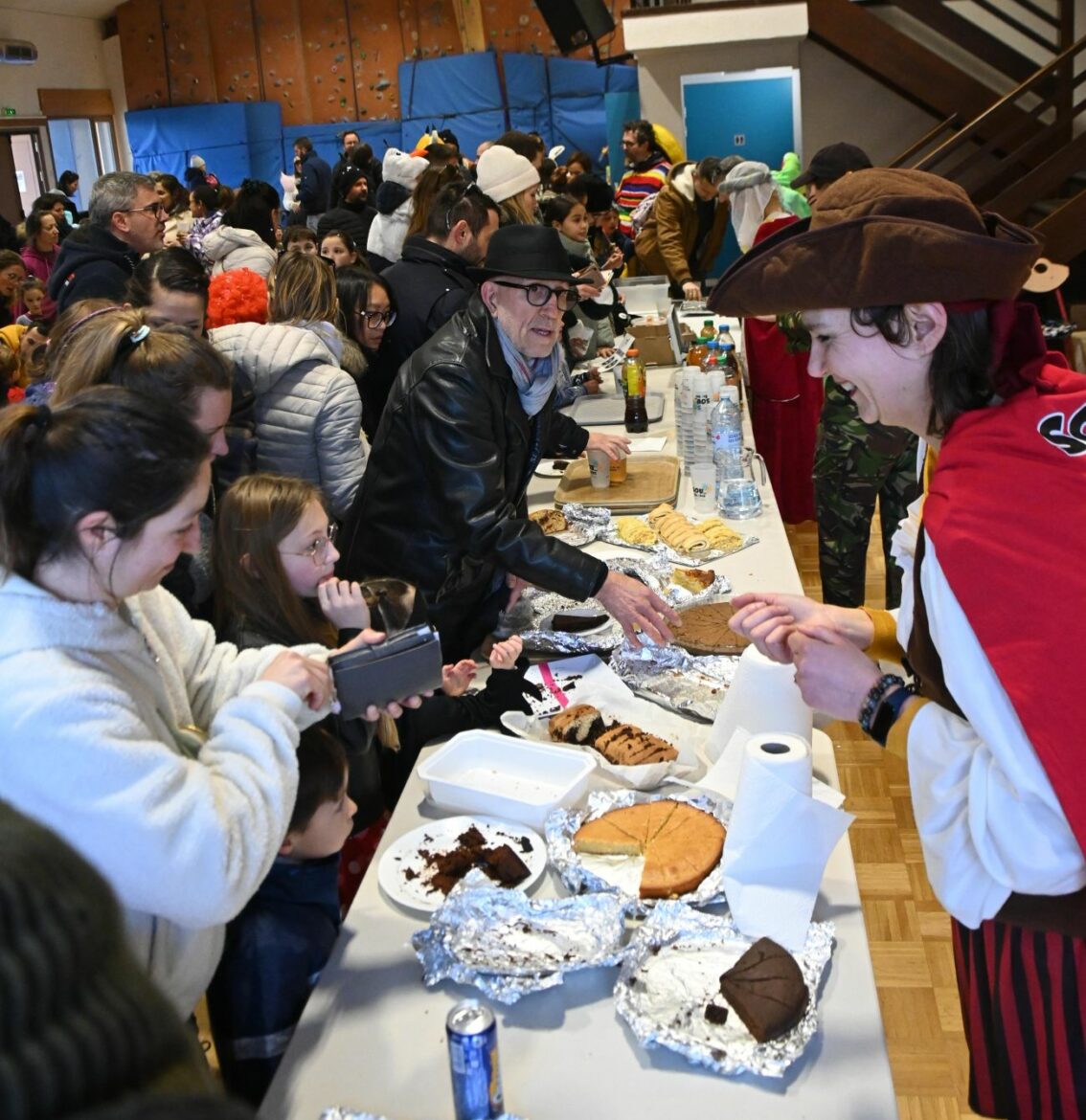Les organisateurs ont convié l'ensemble des participants à partager un goûter - © Quentin Merle