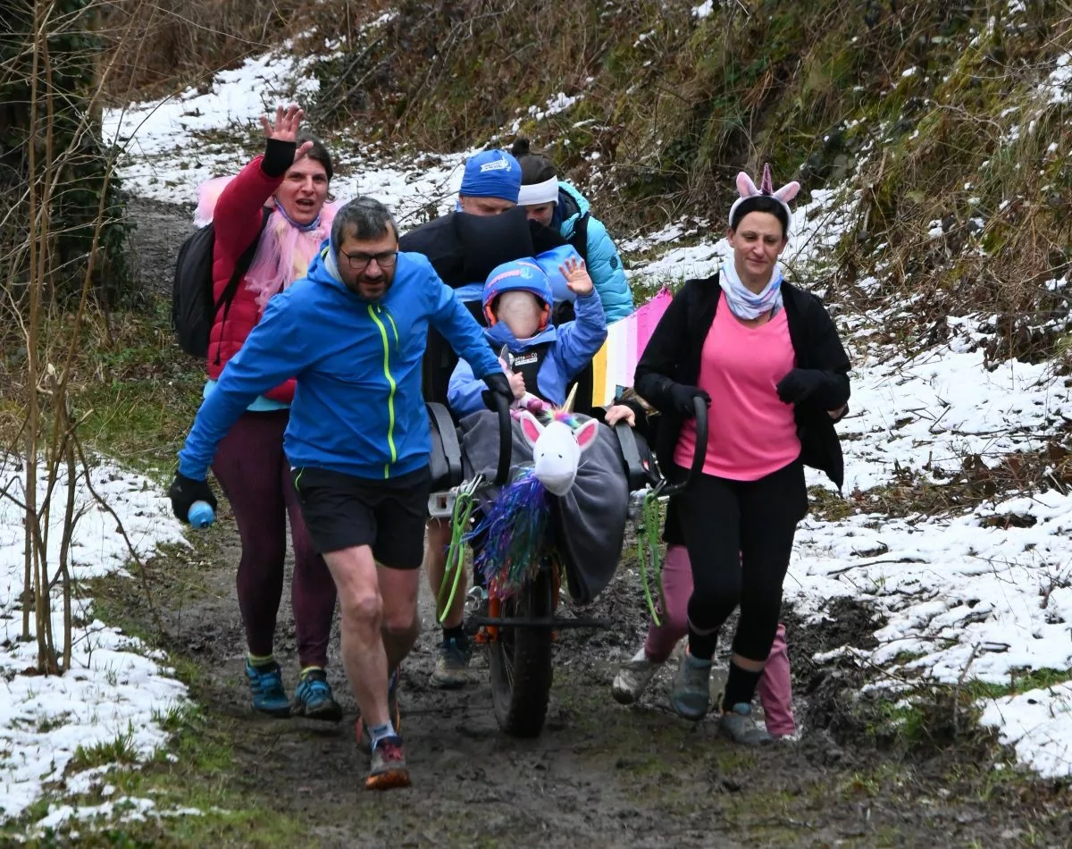 Neige et défis : le premier circuit familial de Saint-Symphorien-sur-Coise fait sensation 3 L'inclusion était également au rendez-vous avec la mise à disposition de joëlettes