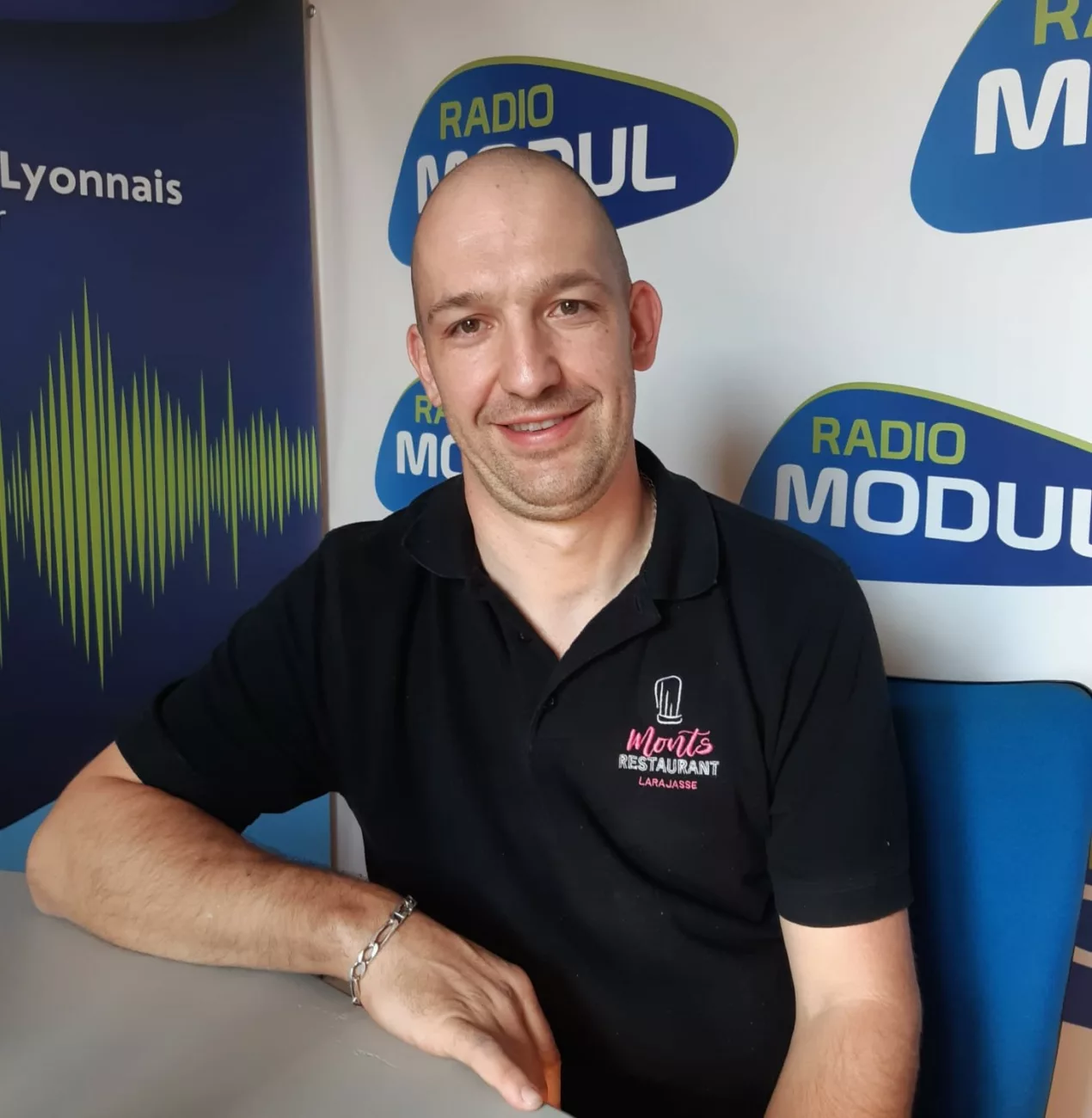 Monts Restaurant : la passion du terroir local au cœur des Monts du Lyonnais 1 "J'ai toujours travaillé en restauration, c'est une passion avant tout." - Mickaël Charretier
© Maia Gonzalez Buzzi