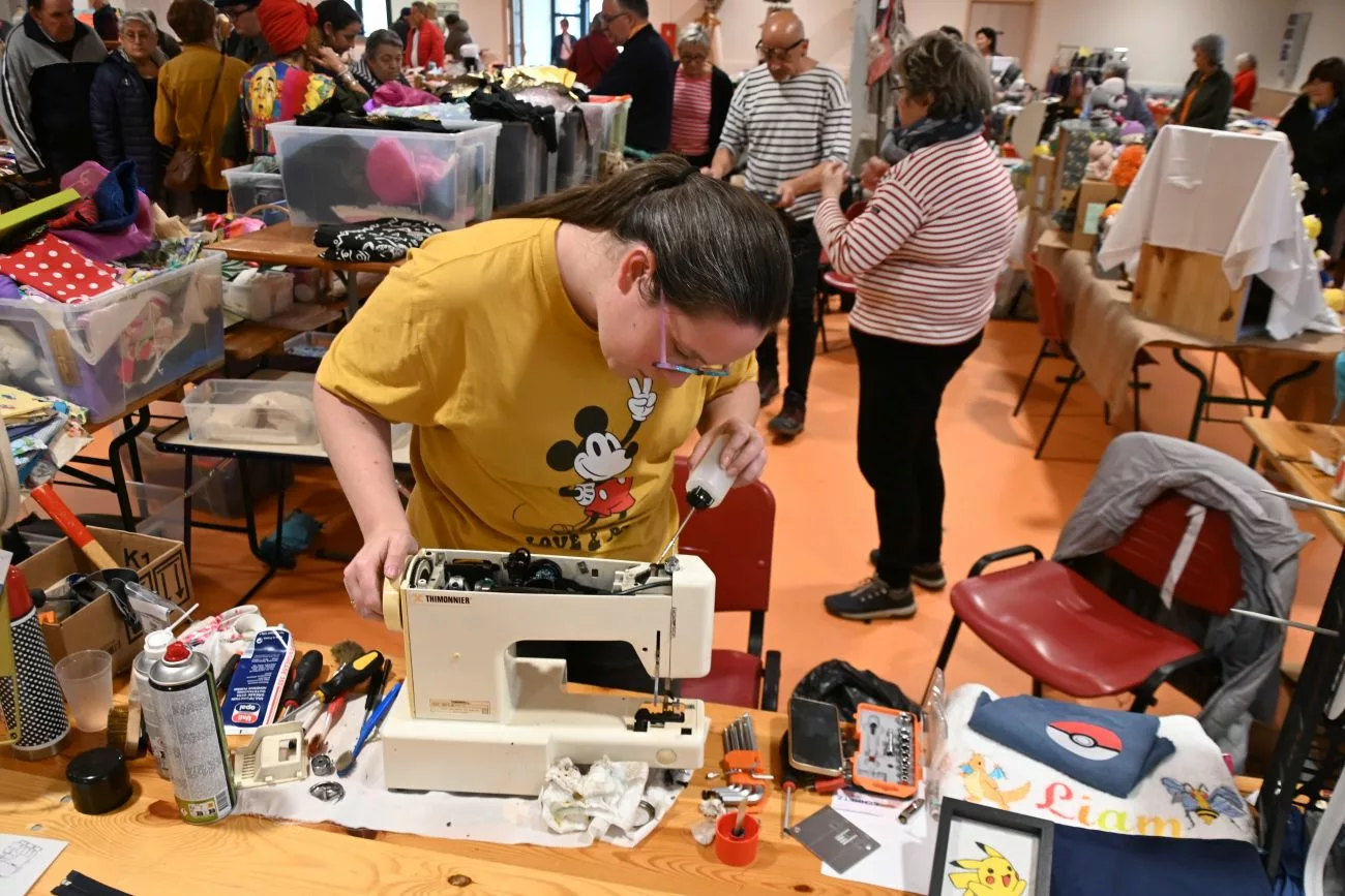 Succès pour les Puces et Créations des Couturières à Saint-Symphorien-sur-Coise 1 L'événement a réuni 28 exposants proposant à la vente une variété impressionnante d'articles - © Quentin Merle