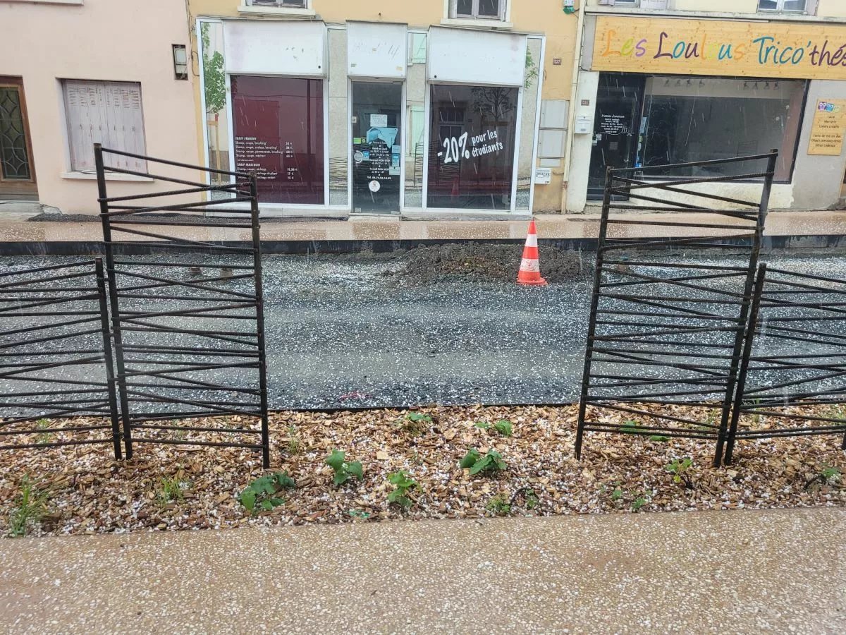 Tapis de grele grande rue sainte foy largentiere