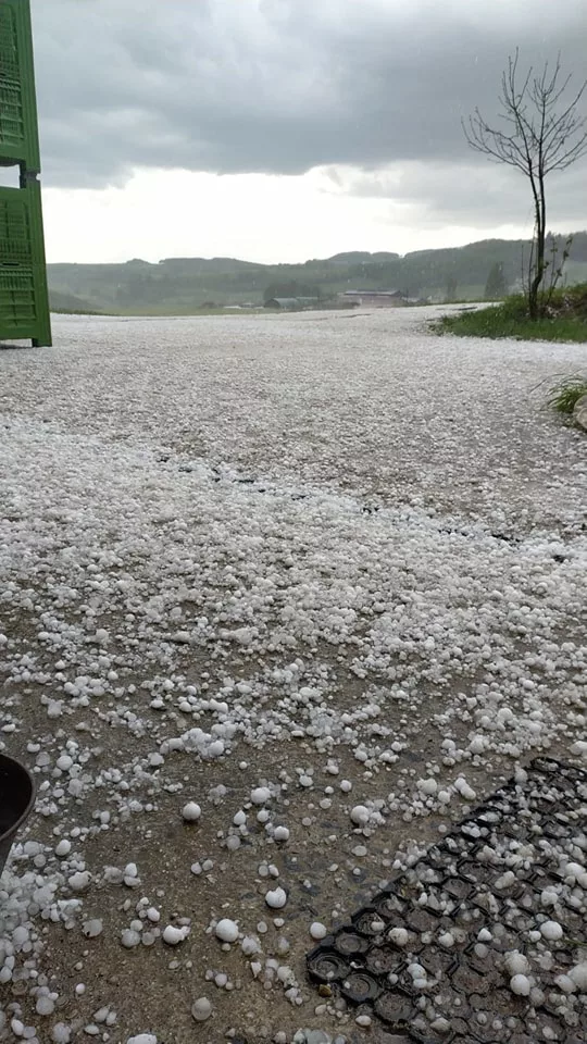 De la grêle vers Saint Martin en Haut - © Vincent Thomas Vericel - page Lyon Météo