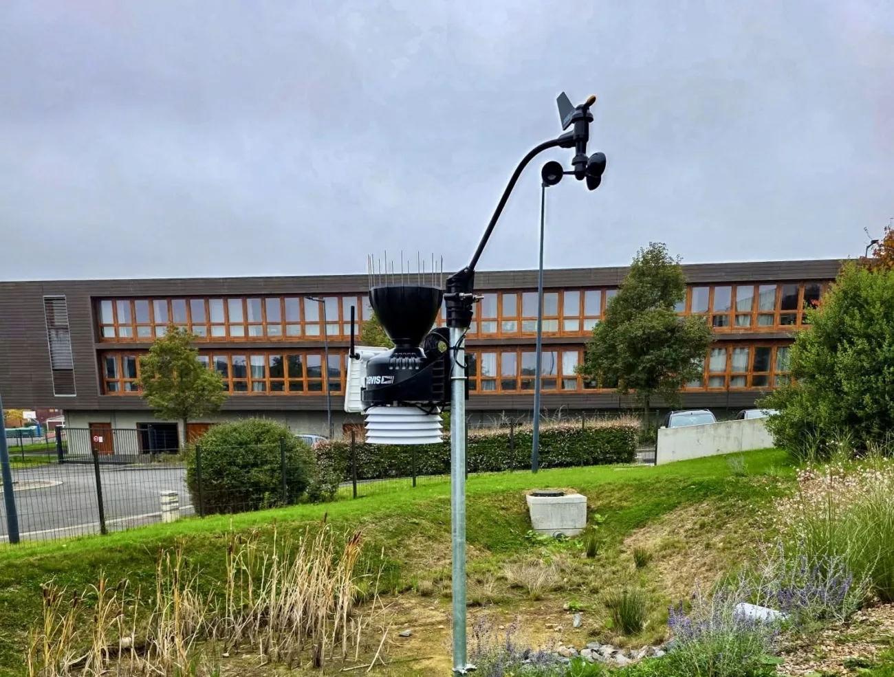 Bientôt 5 stations météo dans le pays de l’Arbresle, la première installée à Sain-Bel pour un suivi local du climat