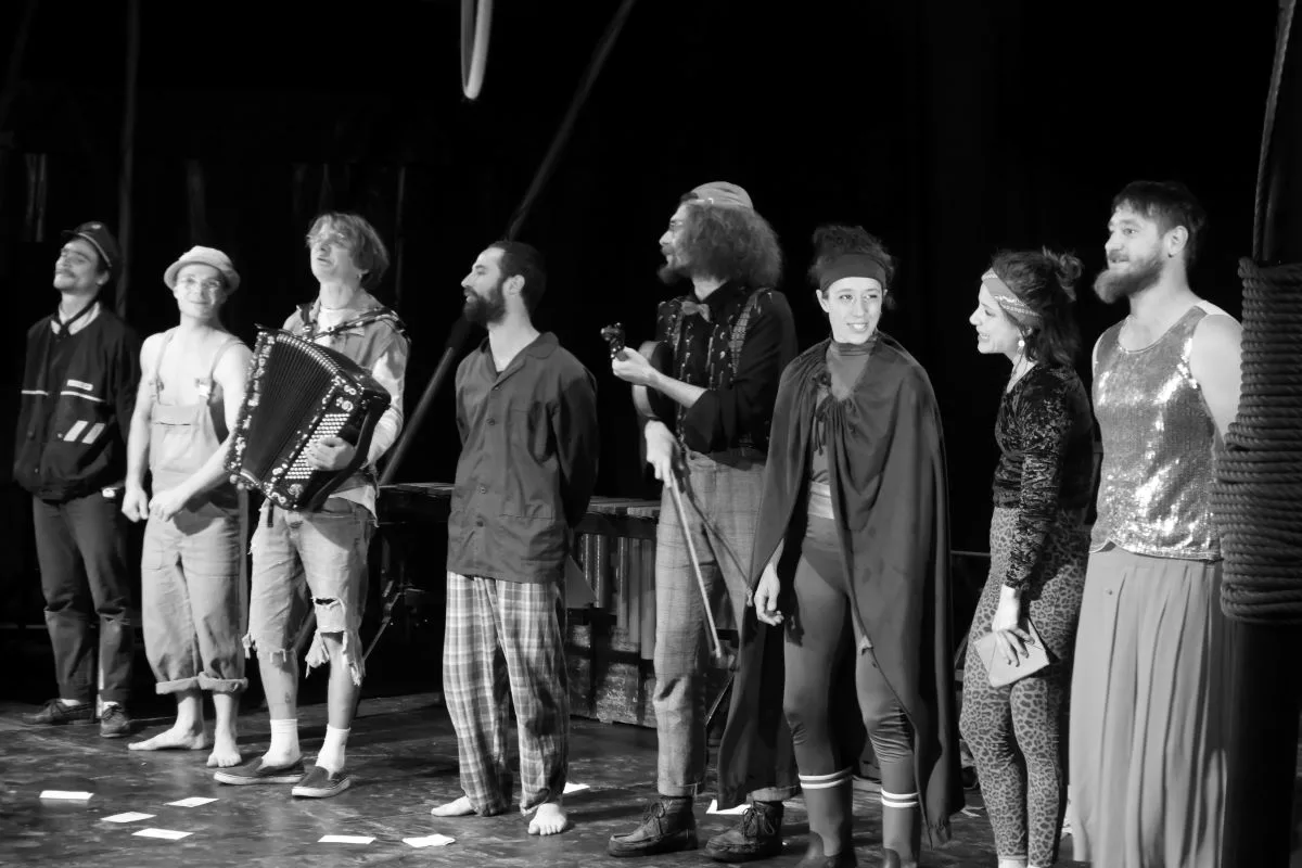 La compagnie Wanubida installe son chapiteau à Sainte-Foy-l’Argentière pour un spectacle poétique et festif 1 Wanubida, une troupe soudée et créative