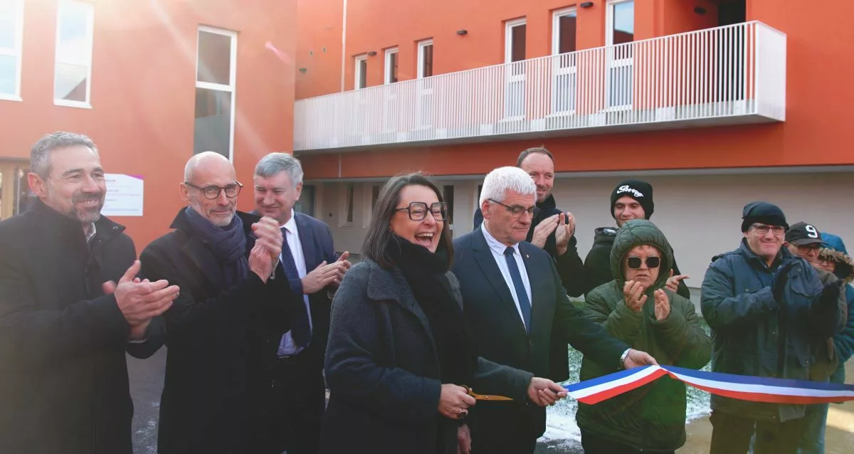 L'Adapei 69 inaugure La Goutte d'Or, un nouveau lieu de vie pour adultes en situation de handicap à Saint-Laurent-de-Chamousset 1 Inauguration de l'établissement d'accueil non-médicalisé (EANM) La Goutte d'Or à Saint-Laurent-de-Chamousset - © CD69 Julien Bourreau