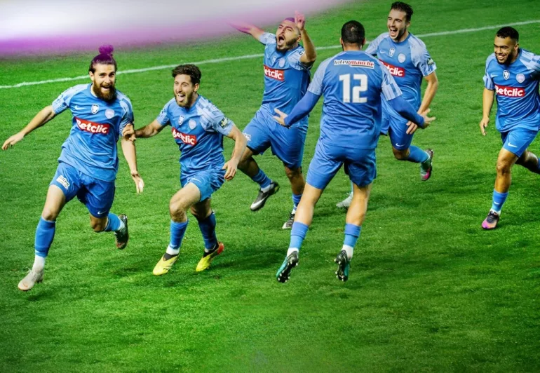 Les Hauts Lyonnais arrachent leur place pour le 8e tour après un derby sous tension