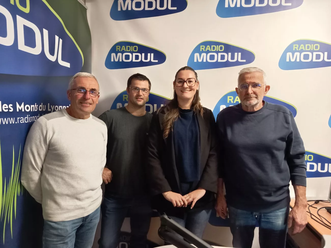 Le rallye Monts et Coteaux 2025 promet un spectacle intense dans les Monts du Lyonnais 1 De gauche à droite : Jean-Marc Poncet, Antoine Chauvin, Marie Bretaire et François Buisson - © Radio MODUL