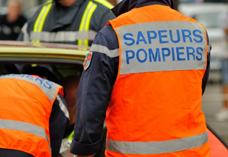 Un jeune conducteur blessé après un violent choc avec un camion à Chazelles-sur-Lyon