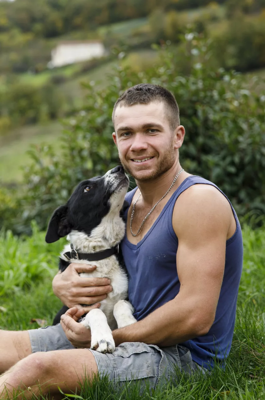 Anthony, jeune maraîcher de Rontalon, se lance dans l'aventure de L’amour est dans le pré sur M6 1 Anthony, jeune maraîcher de Rontalon, se lance dans l'aventure de L’amour est dans le pré sur M6. © Cécile Rogue / M6