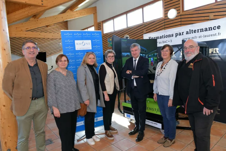 Le Département du Rhône finance un simulateur de conduite pour la MFR de Saint-Laurent-de-Chamousset