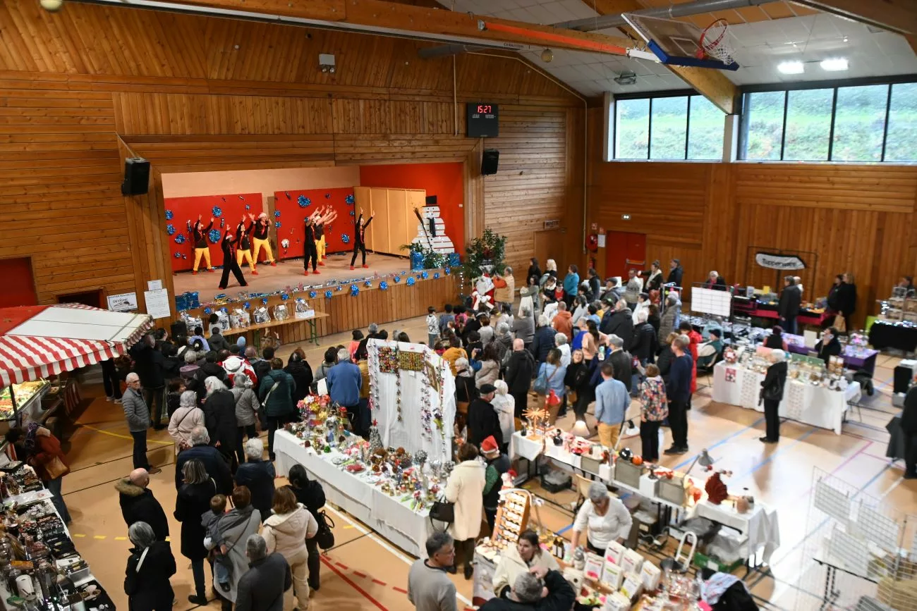 La troupe Alors El’ Dance a proposé une représentation autour de nouvelles musiques et chorégraphies - © Quentin Merle