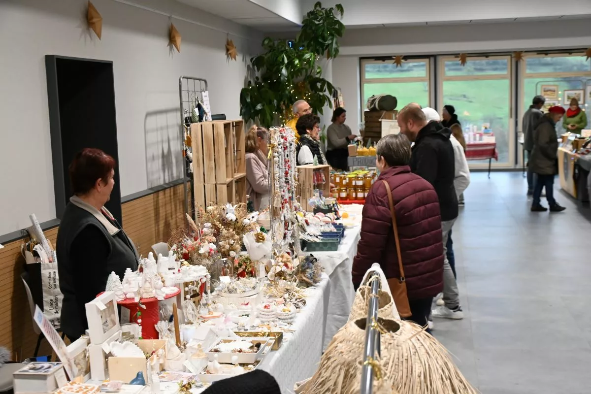 Le marché a réuni 20 exposants venus présenter leurs créations et leurs produits - © Quentin Merle