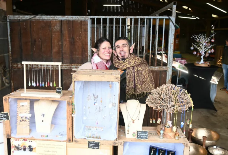 Le marché de Noël du centre équestre La Rivière attire les foules malgré la pluie