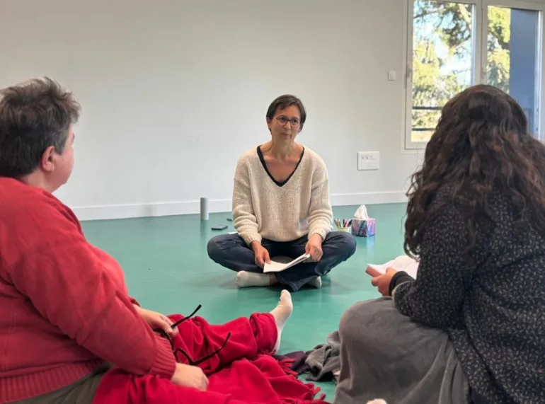 Retrouver souffle et équilibre dans les Monts du Lyonnais grâce à un accompagnement dédié aux femmes en perte d’énergie