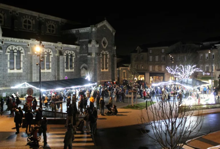 Saint-Martin-en-Haut a célébré sa Fête des Lumières sous une pluie fine