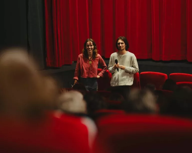 Marylou Guyot et Romain Pham présentent leur documentaire "Derrière nos regards" dans les Monts du Lyonnais