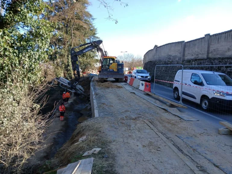 RD36E à Orliénas, le chantier du talus avance comme prévu
