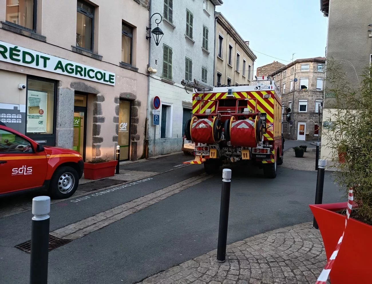 Le périmètre de sécurité est resté en place une bonne partie de l’après-midi - © Radio MODUL