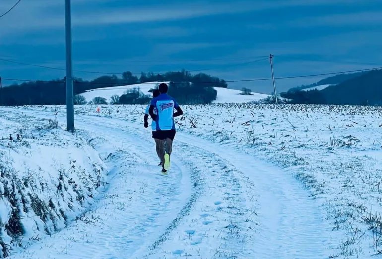 Le trail des coursières a tenu toutes ses promesses sous la neige à Saint-Martin-en-Haut
